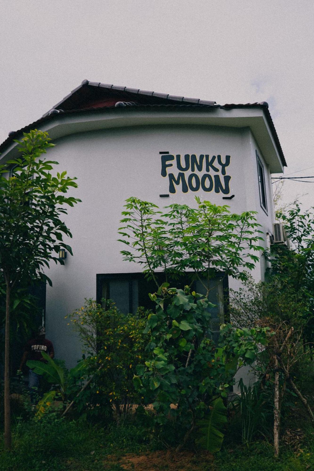 Hostel Funky Moon Kâmpôt Zewnętrze zdjęcie